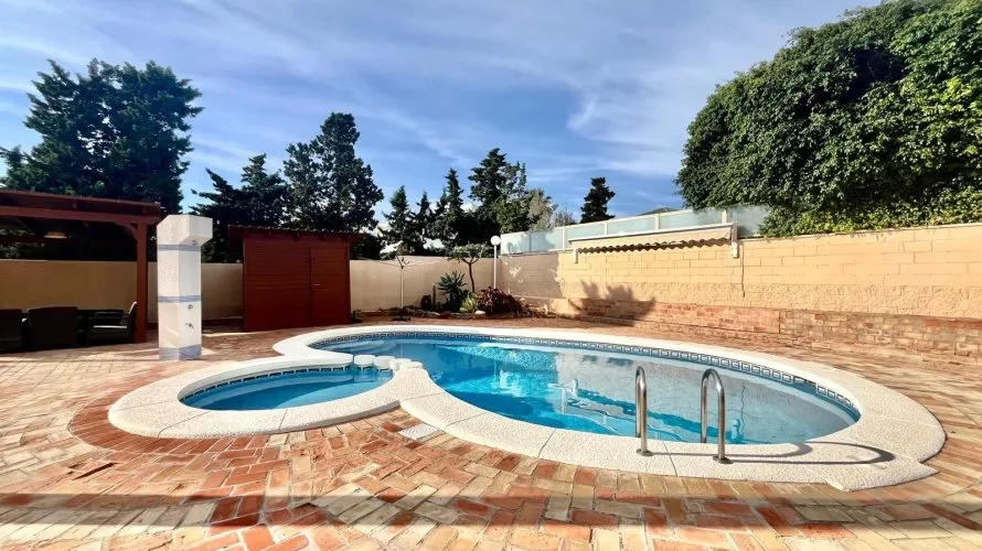 4 bedrooms villa for sale , Torrevieja, Spain No. 101 № 2