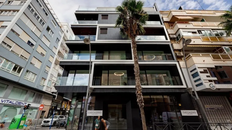 3 bedrooms apartment for sale, Torrevieja, Spain No. 321 № 1