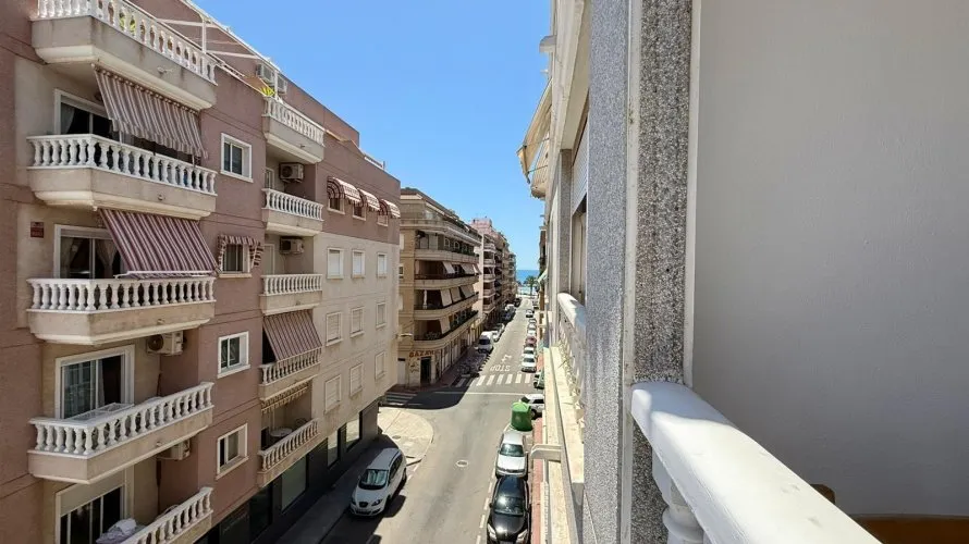 2 bedrooms apartment for sale, Torrevieja, Spain No. 330 № 1