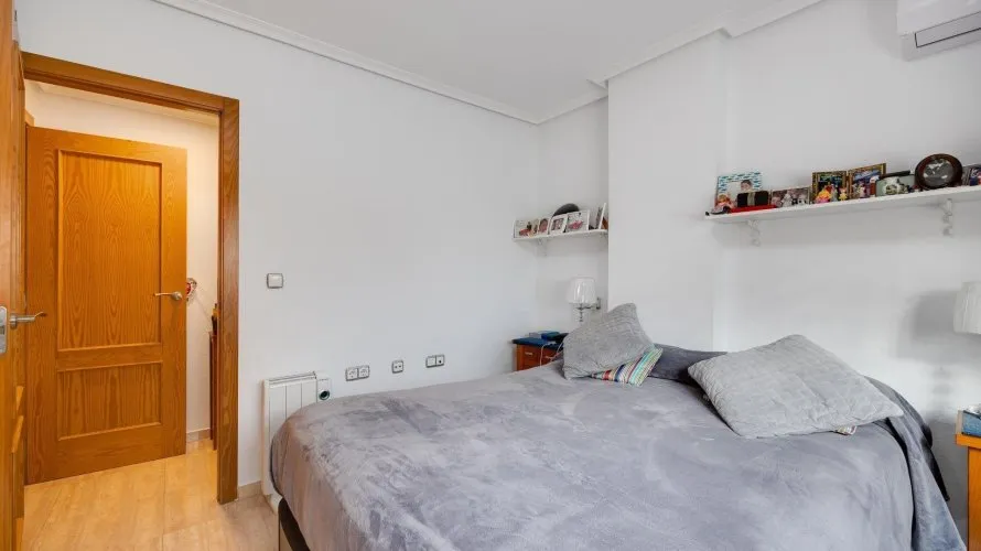 2 bedrooms apartment for sale, Torrevieja, Spain No. 312 № 11