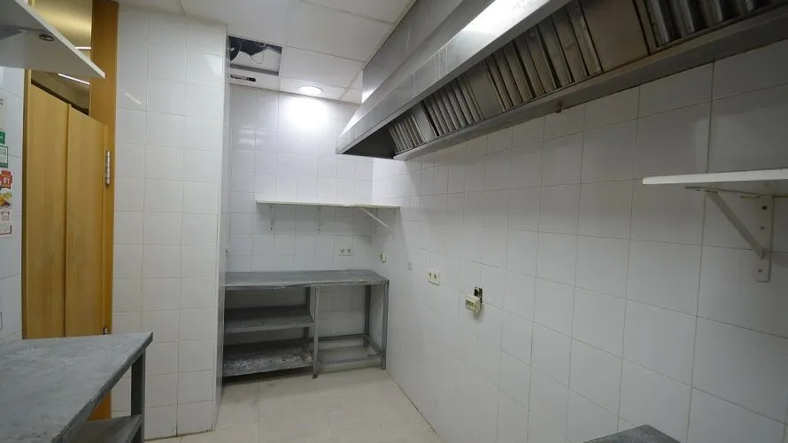200m² commercial property for sale, Torrevieja, Spain No. 308 № 1