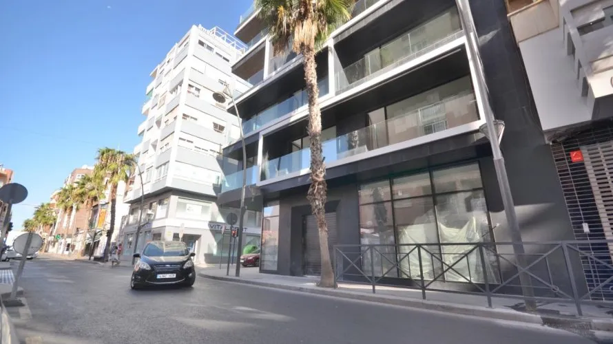 200m² commercial property for sale, Torrevieja, Spain No. 308 № 24