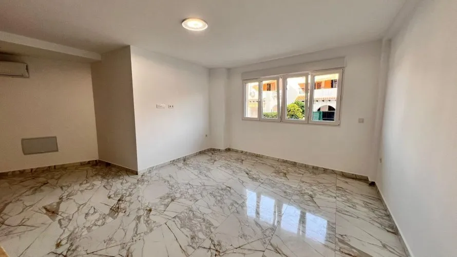 1 bedroom apartment for sale, Torrevieja, Spain No. 377 № 10