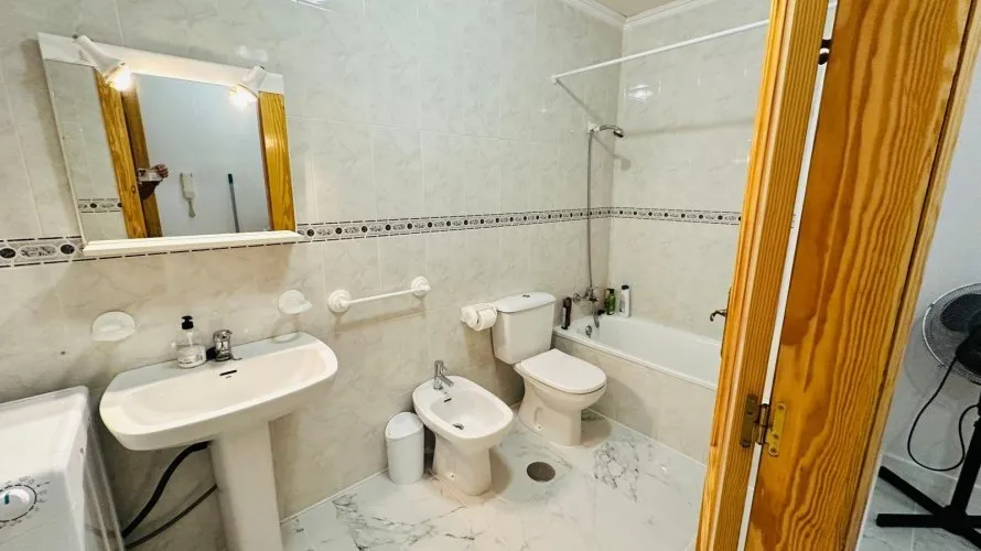 2 bedrooms apartment for sale, Torrevieja, Spain No. 395 № 11