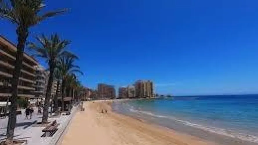 3 bedrooms apartment for sale, Torrevieja, Spain No. 393 № 1