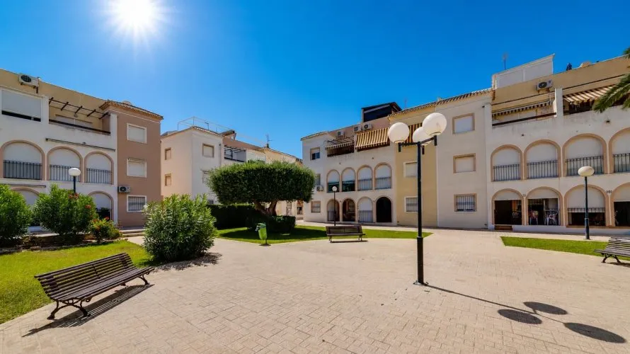 60m² bungalow for sale, Torrevieja, Spain No. 512 № 5
