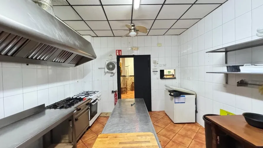 159m² commercial property for sale, Torrevieja, Spain No. 384