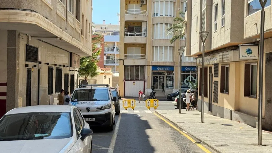 2 bedrooms apartment for sale, Torrevieja, Spain No. 391 № 1
