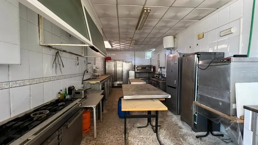 300m² commercial property for sale, Torrevieja, Spain No. 373 № 1