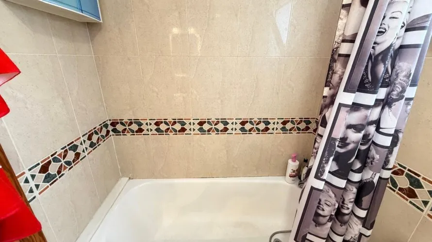 2 bedrooms apartment for sale, Torrevieja, Spain No. 435 № 17