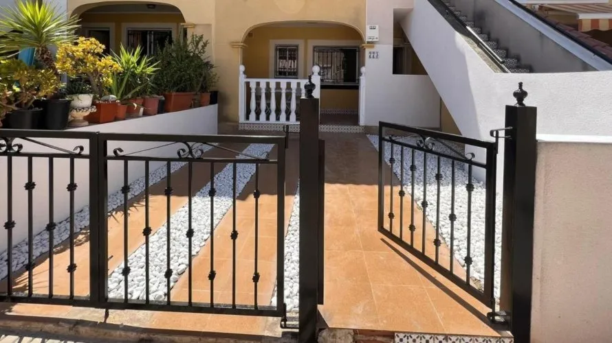 2 bedrooms bungalow for sale, Torrevieja, Spain No. 425 № 23