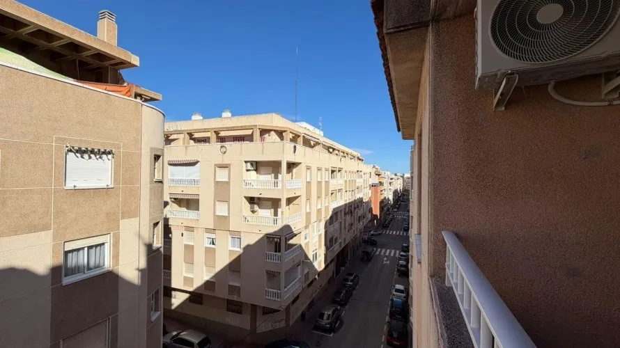 2 bedrooms apartment for sale, Torrevieja, Spain No. 489 № 2