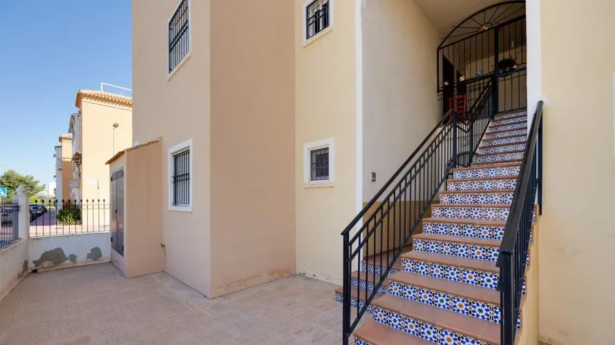 60m² bungalow for sale, Torrevieja, Spain No. 512 № 4