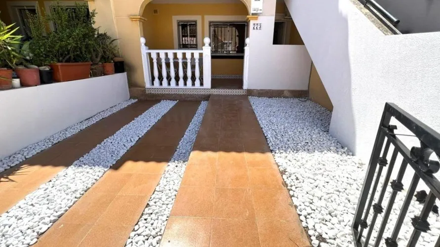 2 bedrooms bungalow for sale, Torrevieja, Spain No. 425 № 22