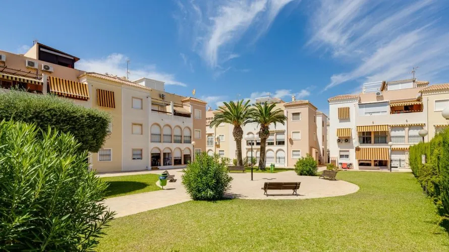 60m² bungalow for sale, Torrevieja, Spain No. 512 № 2