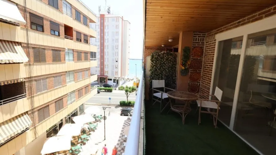 3 bedrooms apartment for sale, Torrevieja, Spain No. 335 № 1