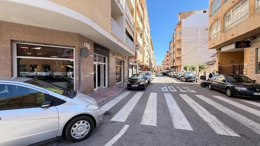 121m² commercial property for sale, Torrevieja, Spain No. 517 № 1