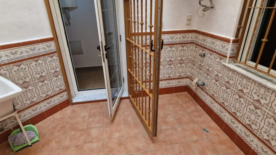 2 bedrooms apartment for sale, Torrevieja, Spain No. 400 № 9