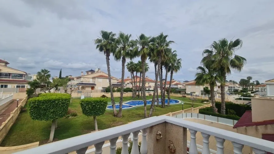 58m² bungalow for sale, Torrevieja, Spain No. 385 № 15
