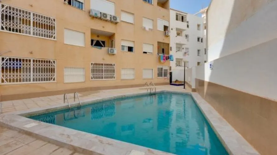 2 bedrooms apartment for sale, Torrevieja, Spain No. 581 № 1