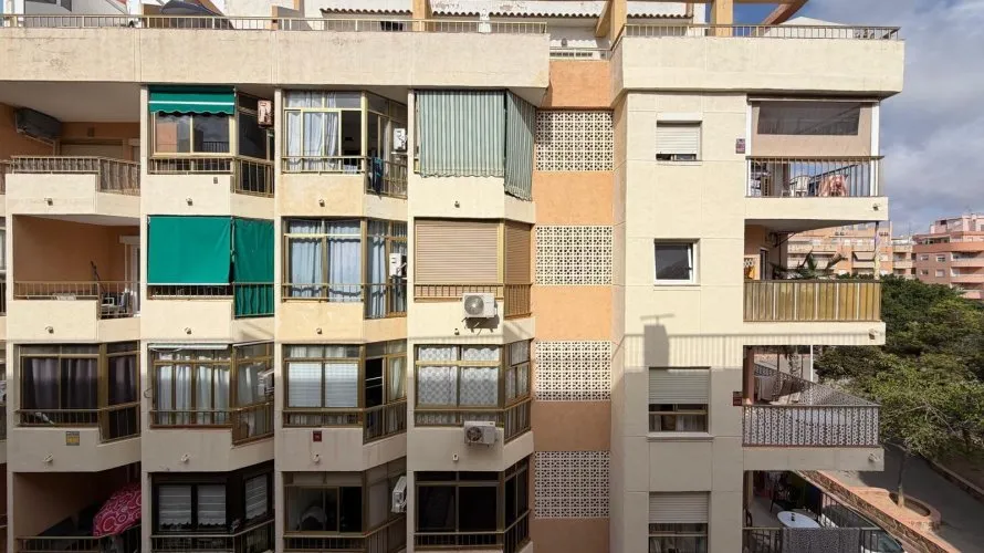 2 bedrooms apartment for sale, Torrevieja, Spain No. 590 № 5