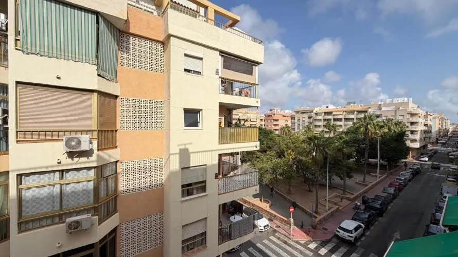 2 bedrooms apartment for sale, Torrevieja, Spain No. 590 № 9