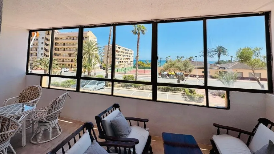 80m² apartment for sale, Torrevieja, Spain No. 597 № 4