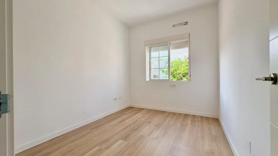 4 bedrooms house for sale, Torrevieja, Spain No. 591 № 8