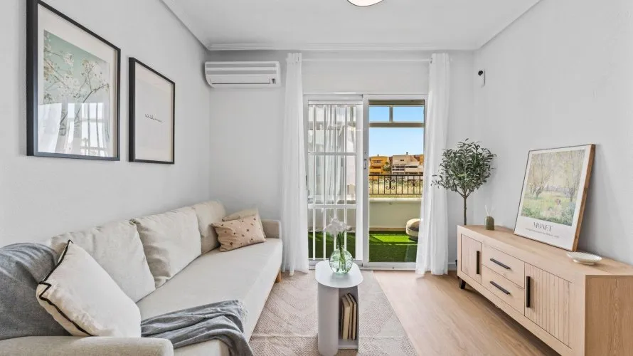 69m² apartment for sale, Torrevieja, Spain No. 603 № 2