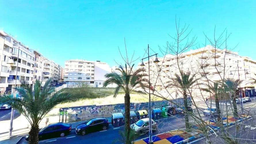 33m² apartment for sale, Torrevieja, Spain No. 579 № 1