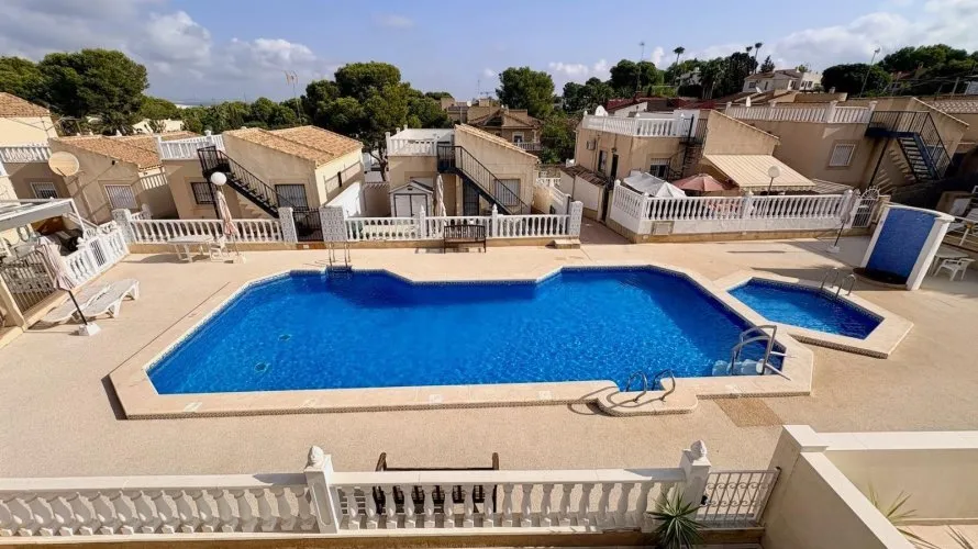 4 bedrooms house for sale, Torrevieja, Spain No. 591 № 11
