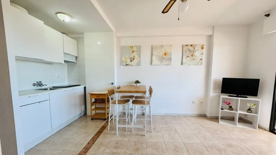 80m² apartment for sale, Torrevieja, Spain No. 597 № 5