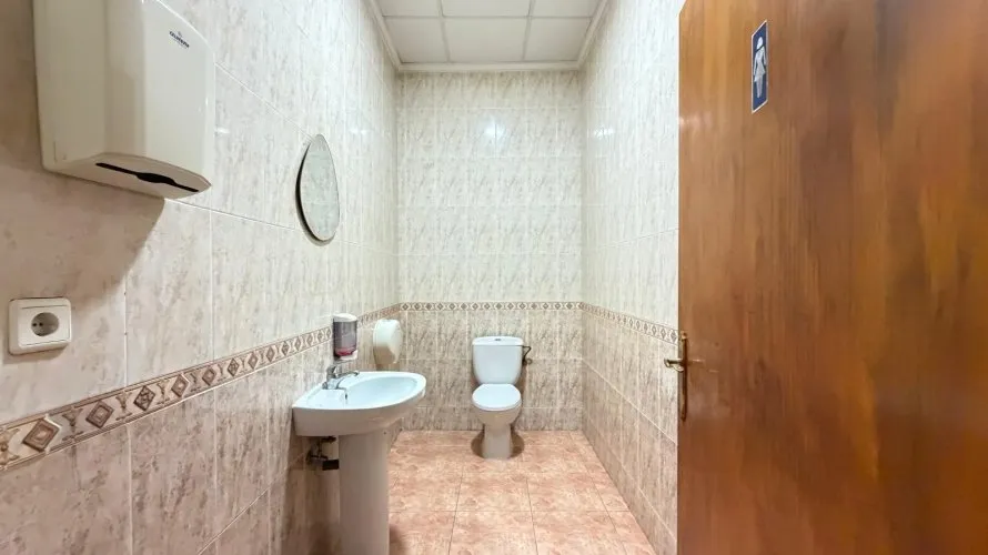 98m² commercial property for sale, Torrevieja, Spain No. 694 № 5
