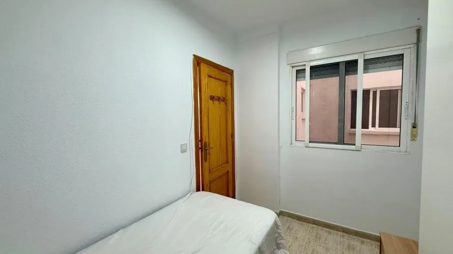 2 bedrooms apartment for sale, Torrevieja, Spain No. 698 № 17