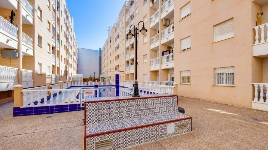 1 bedroom apartment for sale, Torrevieja, Spain No. 632 № 8