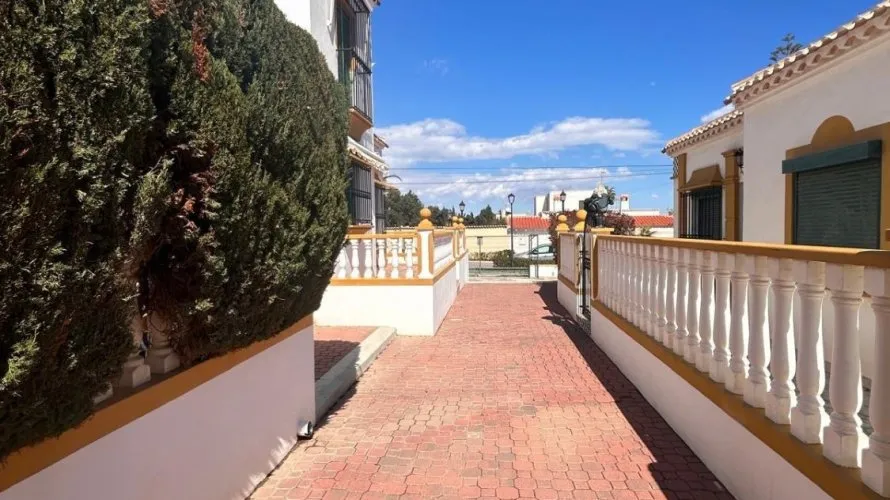 2 bedrooms bungalow for sale, Torrevieja, Spain No. 643 № 12