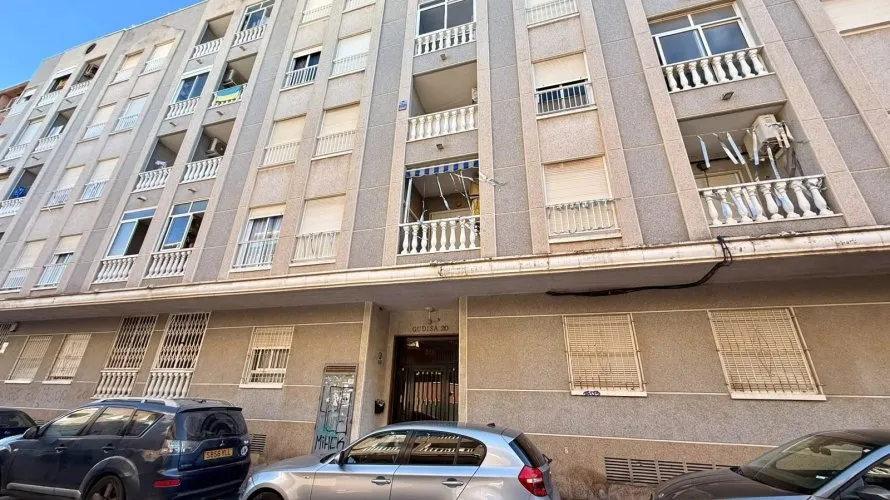 2 bedrooms apartment for sale, Torrevieja, Spain No. 698 № 1
