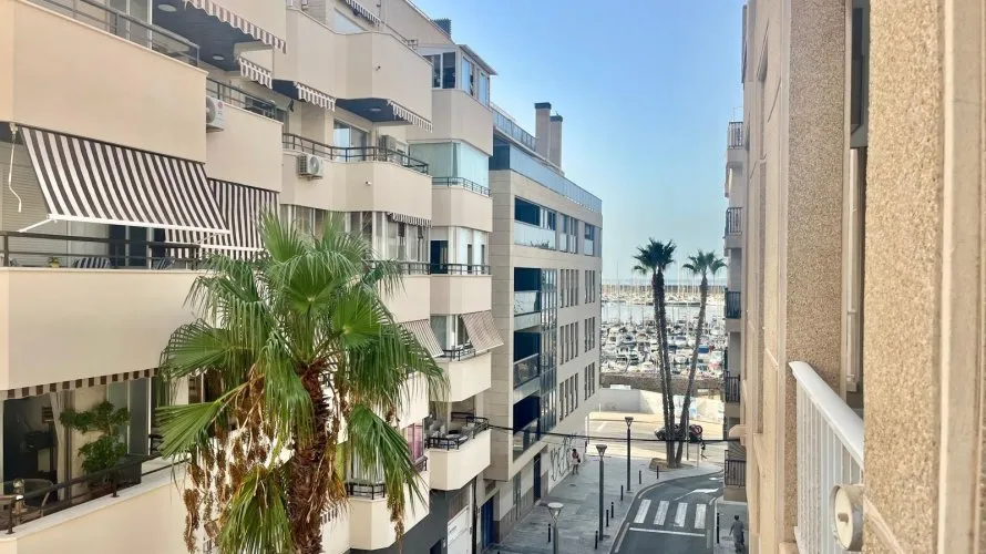 3 bedrooms apartment for sale, Torrevieja, Spain No. 678 № 20