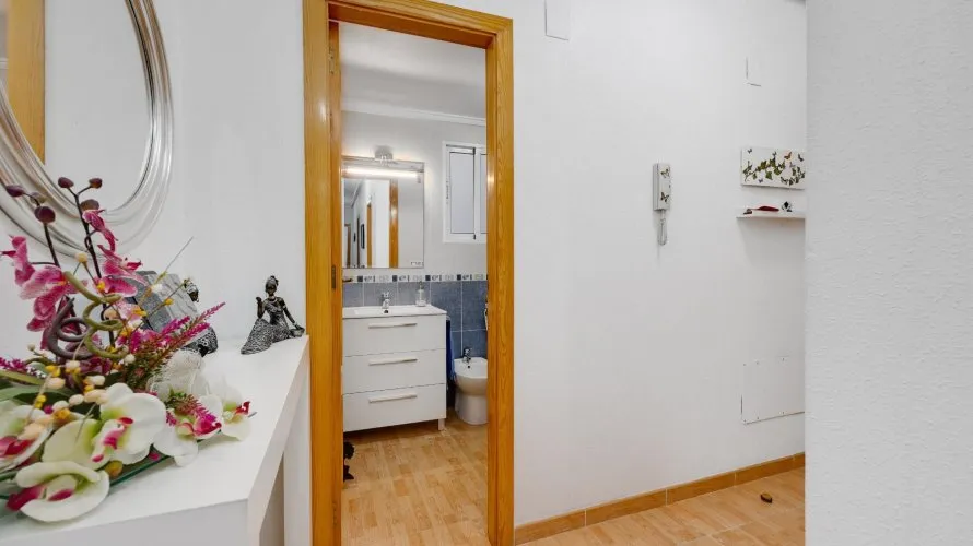 80m² apartment for sale, Torrevieja, Spain No. 648 № 17