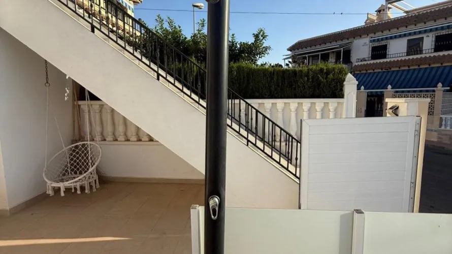 65m² bungalow for sale, Torrevieja, Spain No. 668 № 1