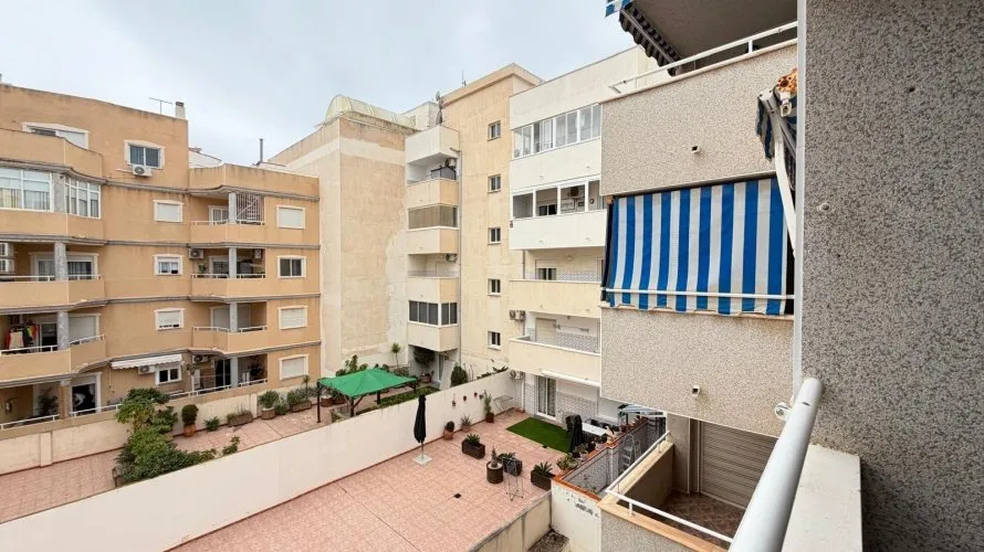 2 bedrooms apartment for sale, Torrevieja, Spain No. 699 № 4