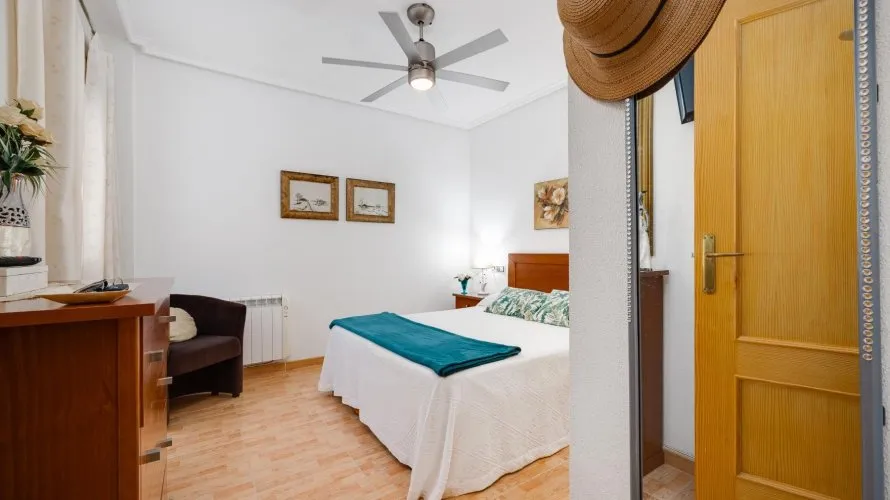 80m² apartment for sale, Torrevieja, Spain No. 648 № 6