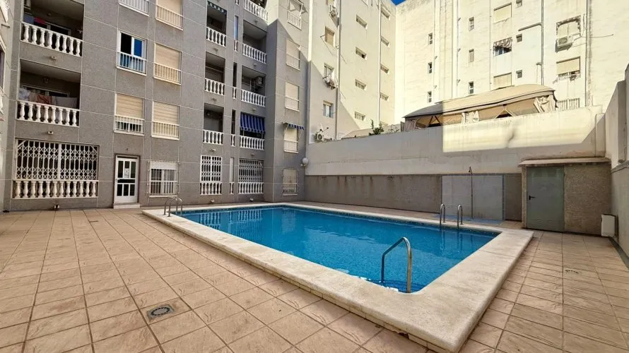 2 bedrooms apartment for sale, Torrevieja, Spain No. 698 № 19