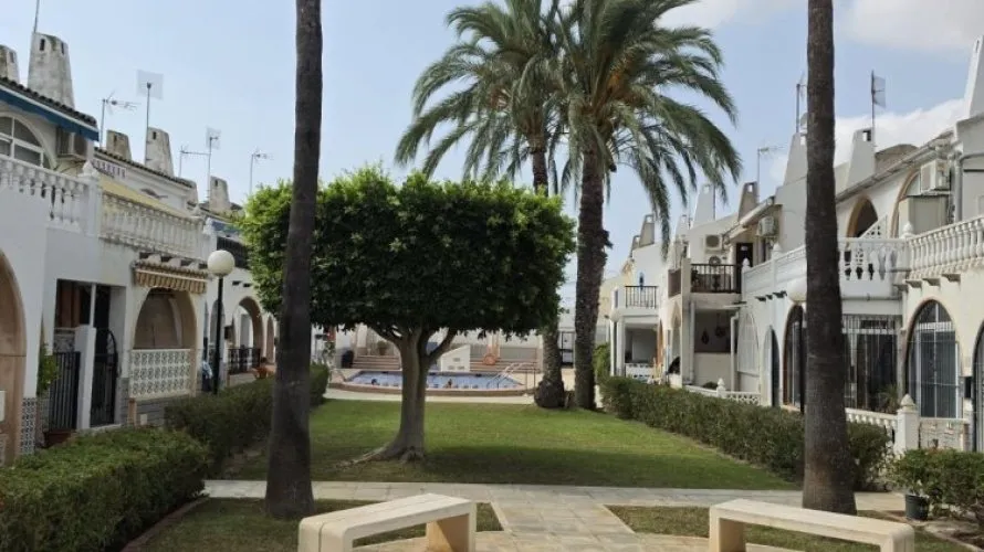 2 bedrooms house for sale, Torrevieja, Spain No. 762 № 1