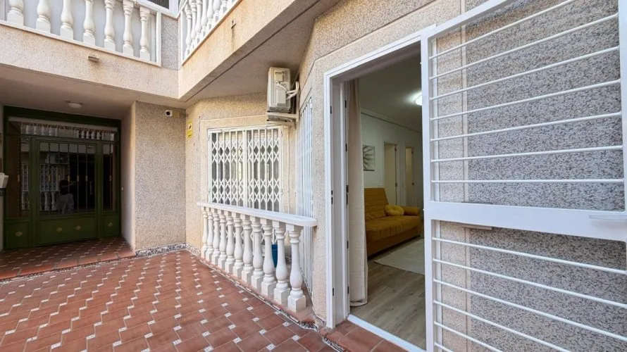 1 bedroom apartment for sale, Torrevieja, Spain No. 782 № 1